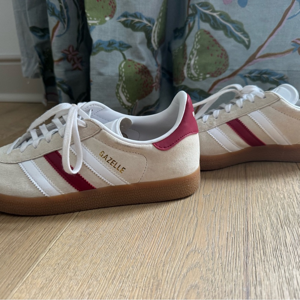Adidas Gazelle Cream and Red Sneakers - Picture 3 of 6